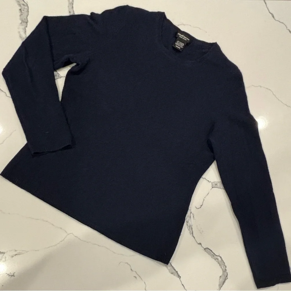 • Lord & Taylor Cashmere Sweater • - Picture 1 of 3